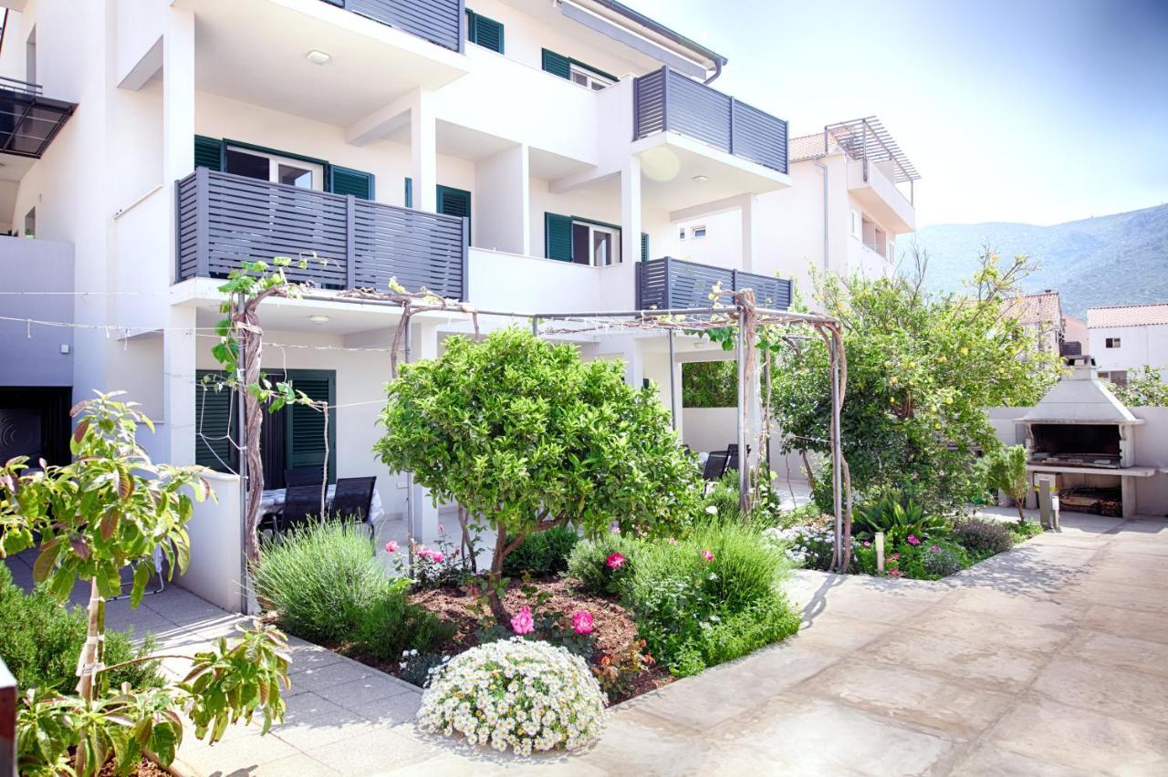 Apartmani Dule Komiza Exterior photo