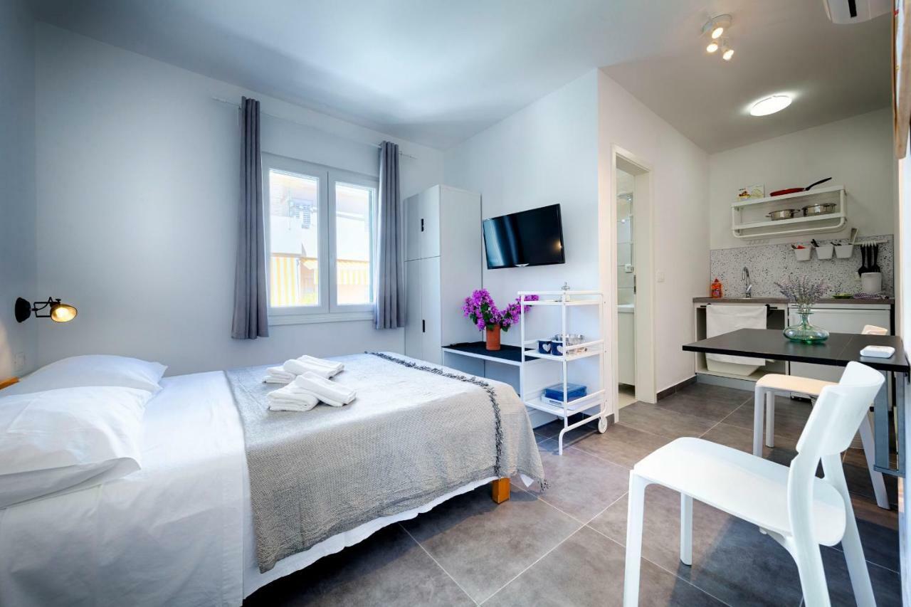 Apartmani Dule Komiza Exterior photo